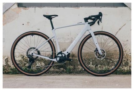 Cube Nuroad Hybrid C:62 SLX vue de profil